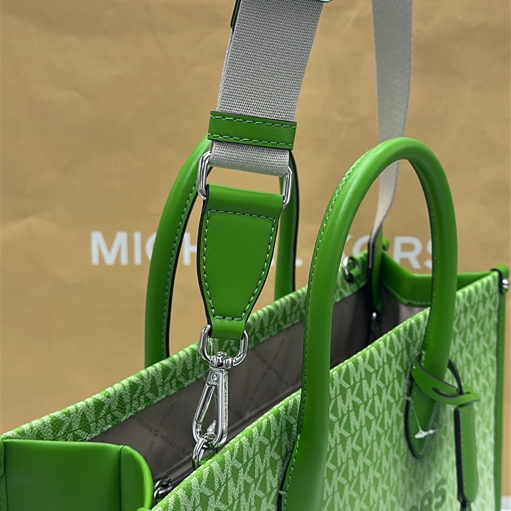 Michael Kors Mirella Medium Ombré Logo Tote Bag
Jungle Green
NWT - Picture 7 of 15